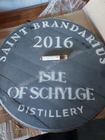 Blije whisky verzamelaar!